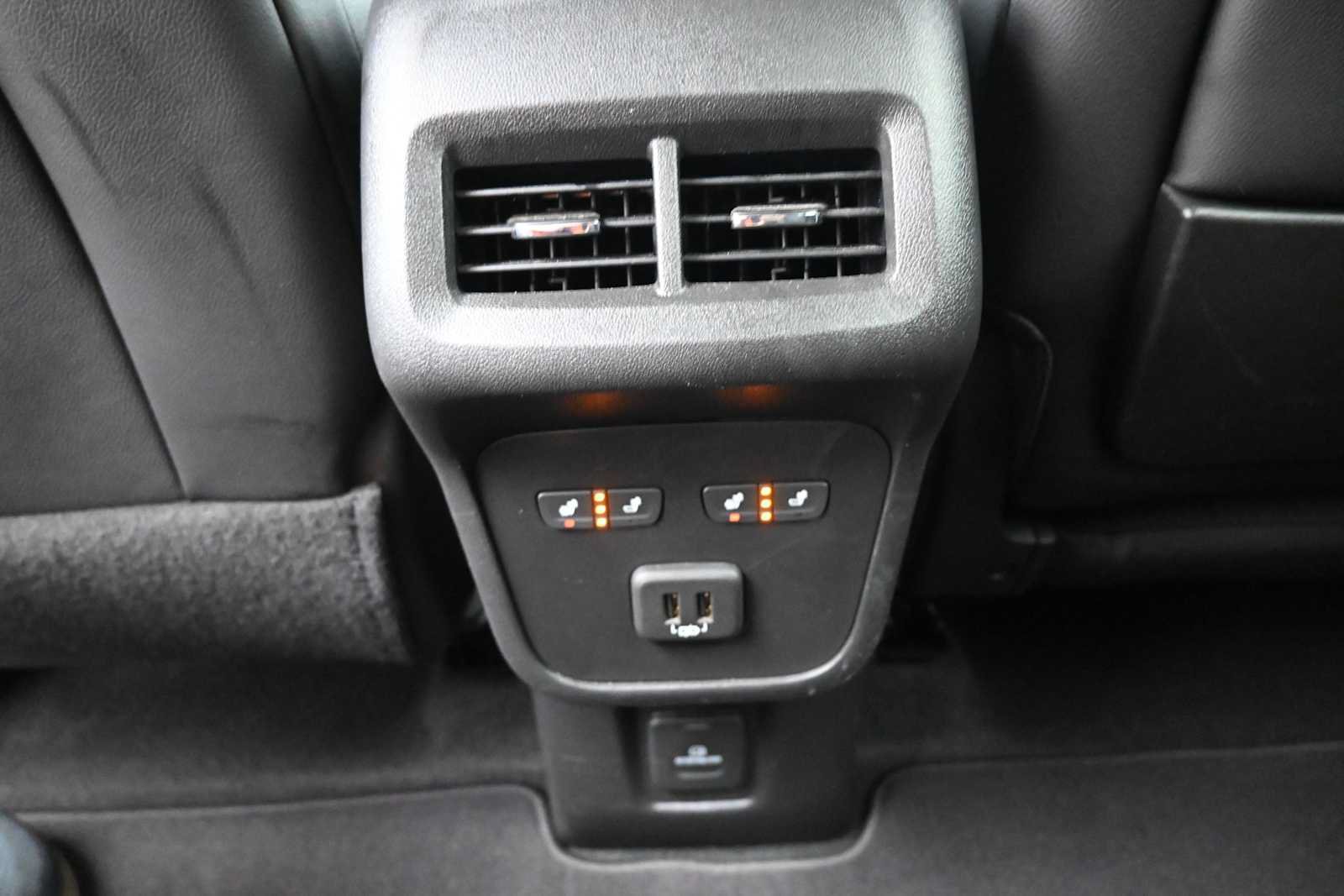 Used 2022 GMC Terrain Denali w/ Denali Premium Package AWD/4WD image 14