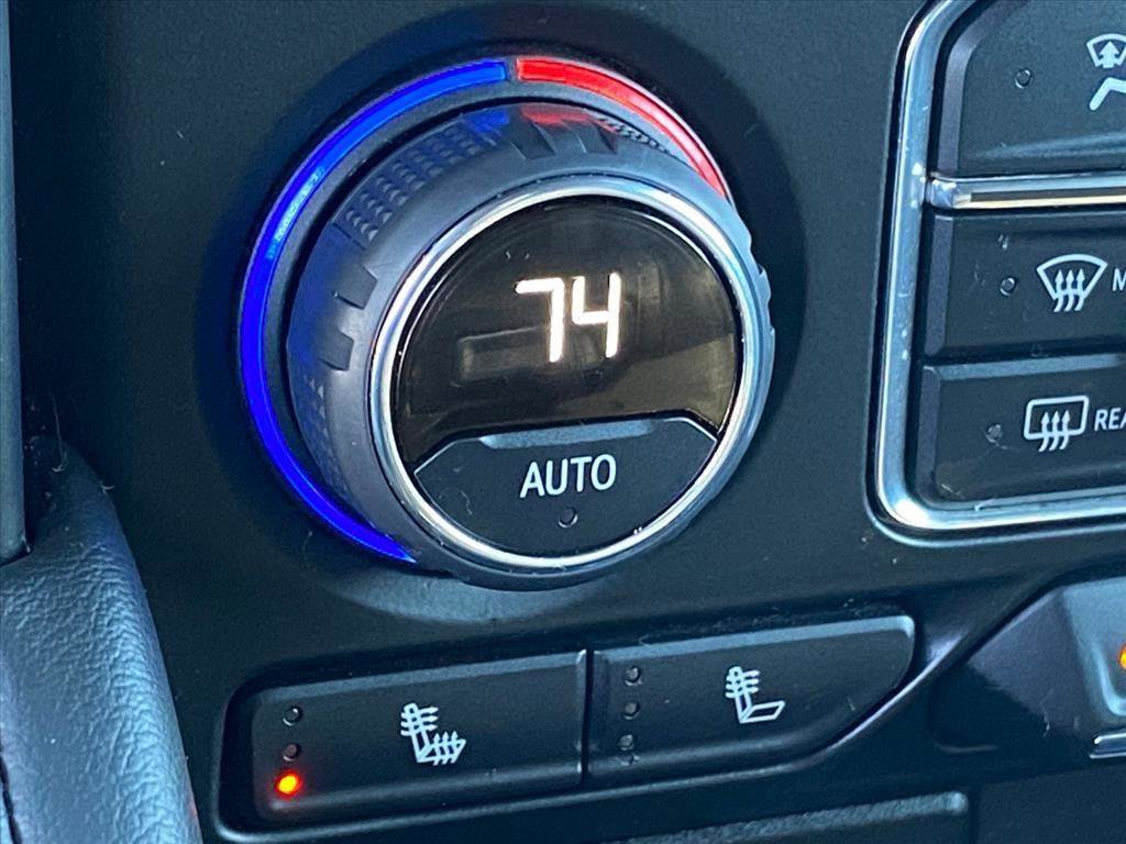 Used 2024 Chevrolet Suburban LT image 18