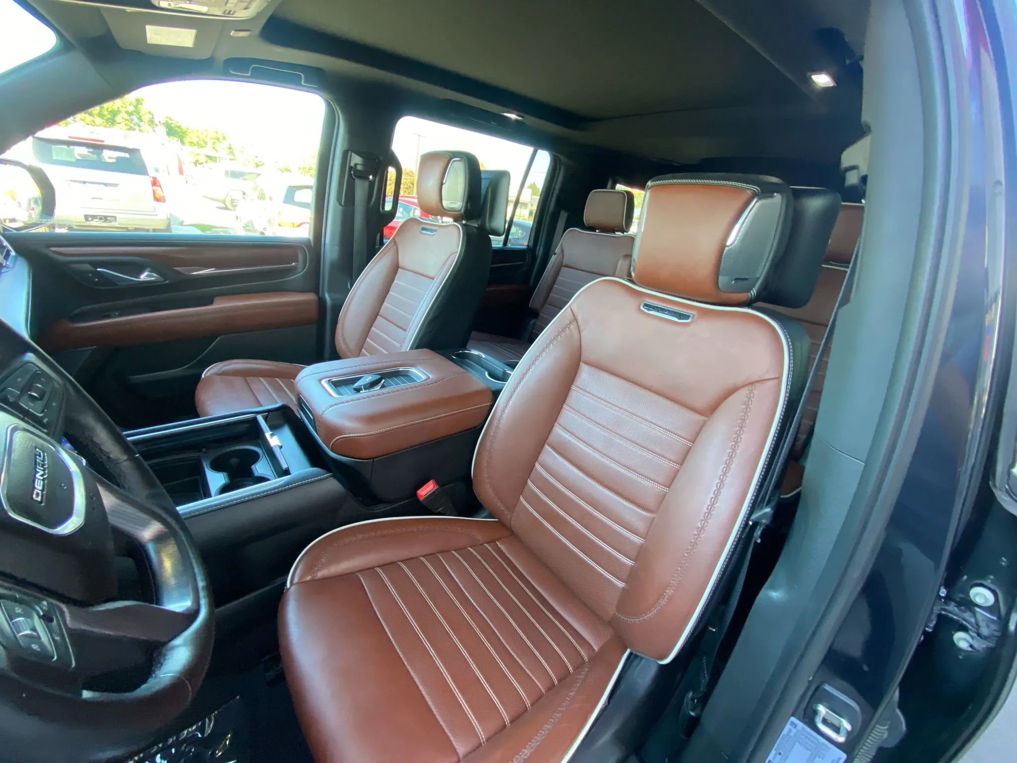 Used 2023 GMC Yukon XL Denali Ultimate image 11