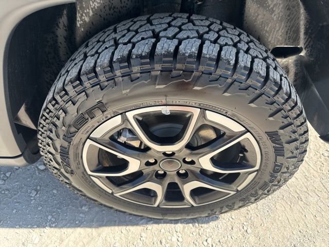 Used 2025 Jeep Compass Trailhawk image 26