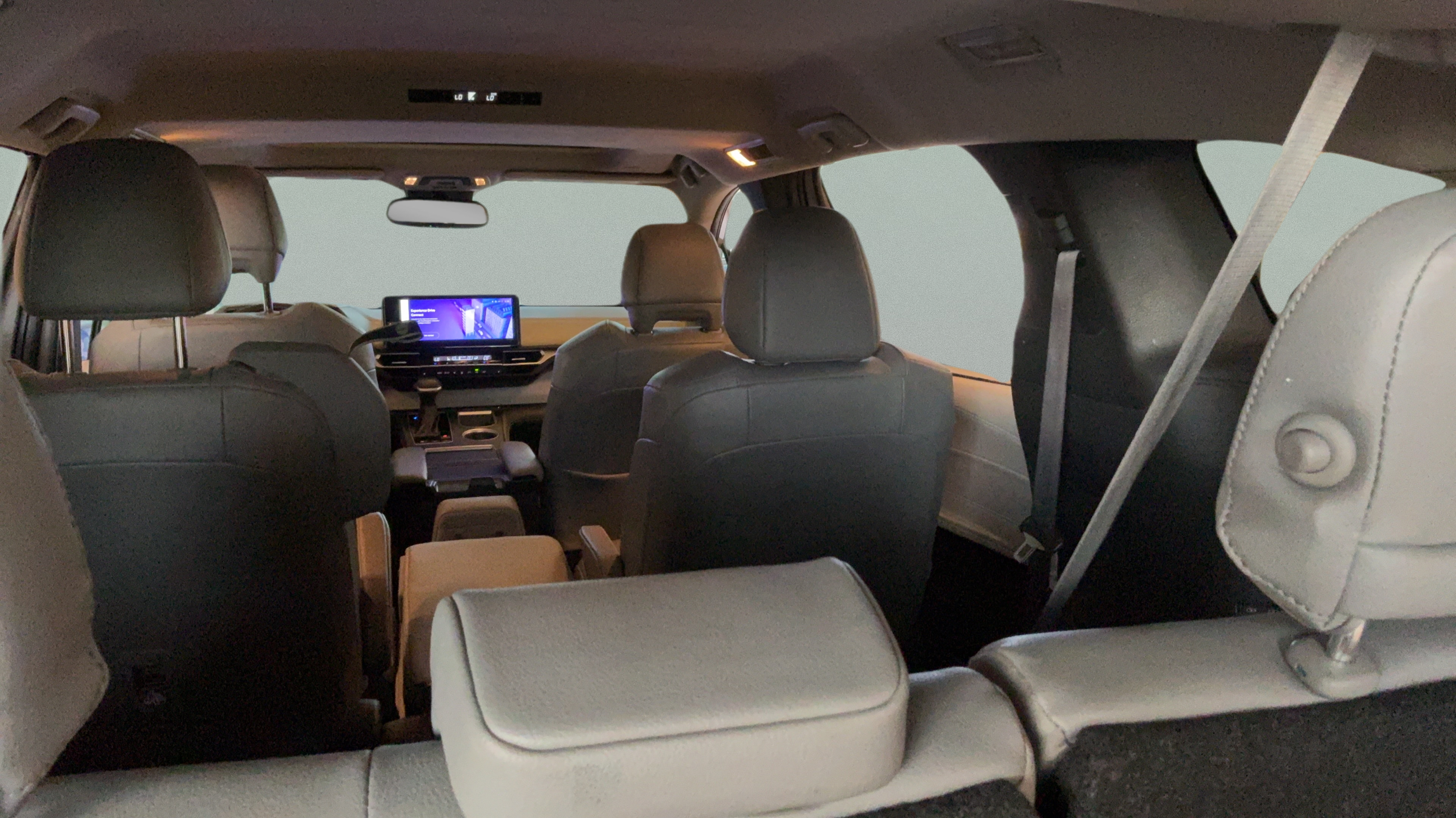 Certified 2025 Toyota Sienna XLE FWD image 35