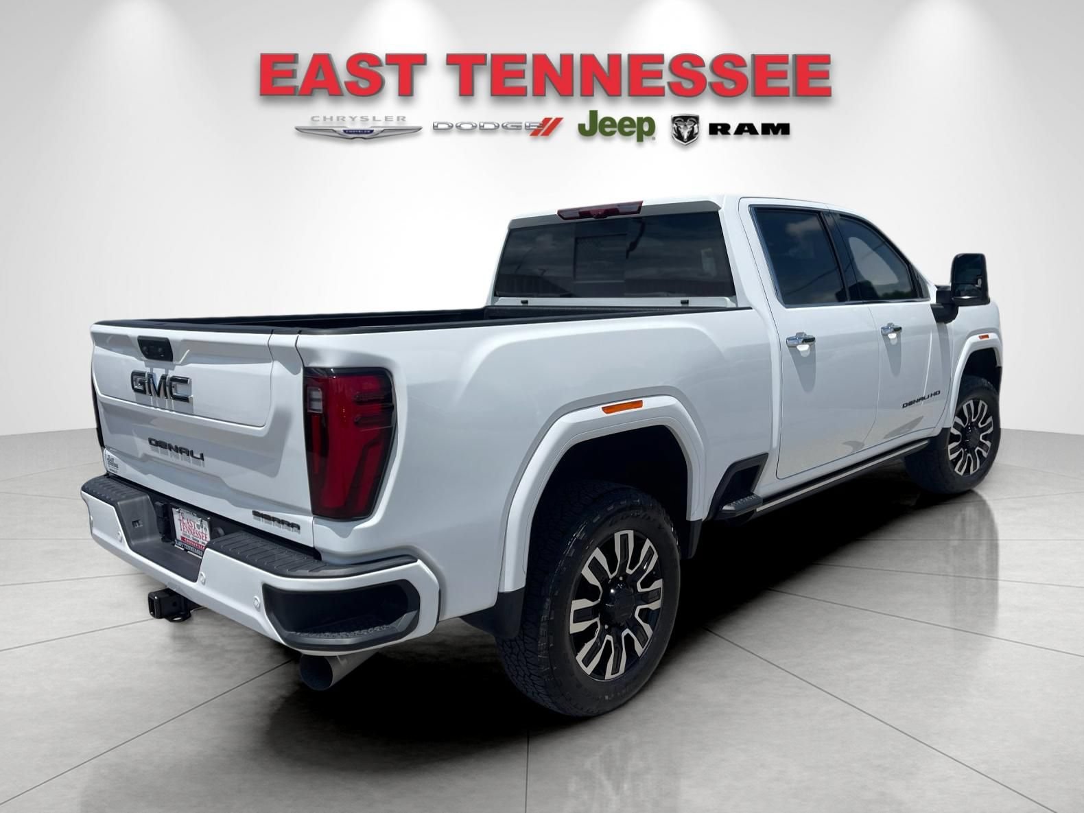Used 2024 GMC Sierra 3500 Denali Ultimate AWD/4WD image 3