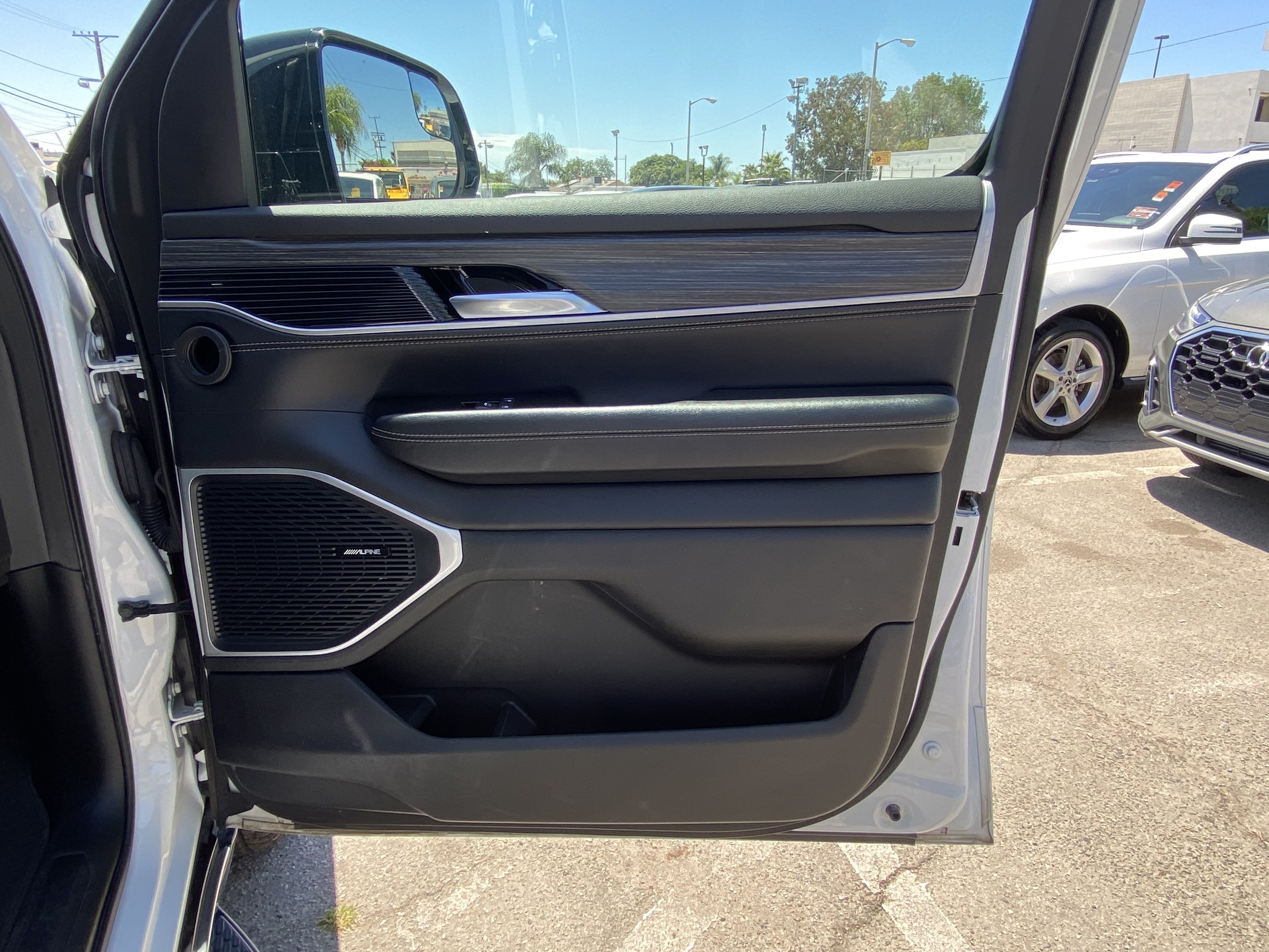 Used 2024 Jeep Wagoneer L Series II w/ Flexible Seating Group AWD/4WD image 29