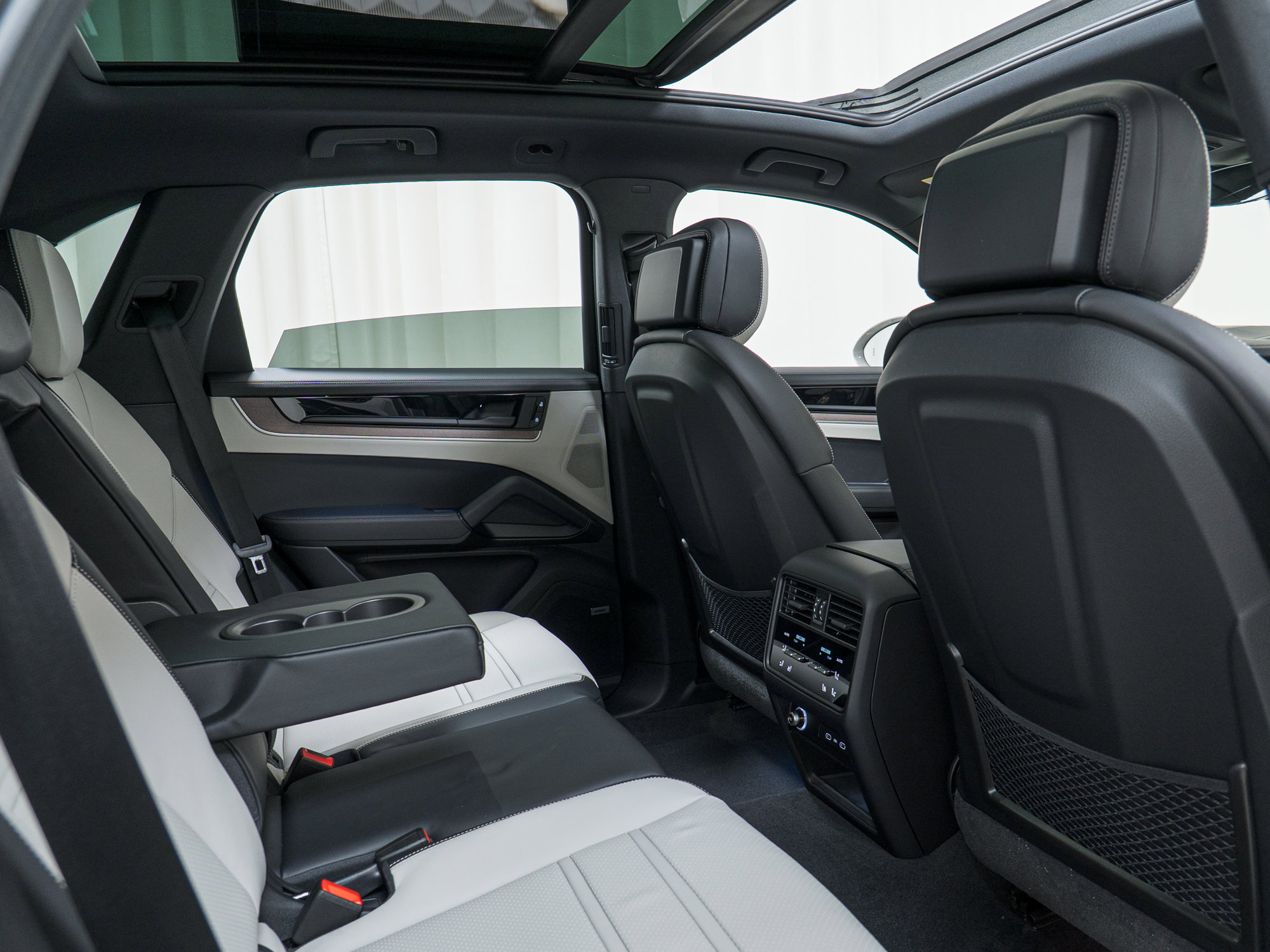 New 2026 Porsche Cayenne S image 26