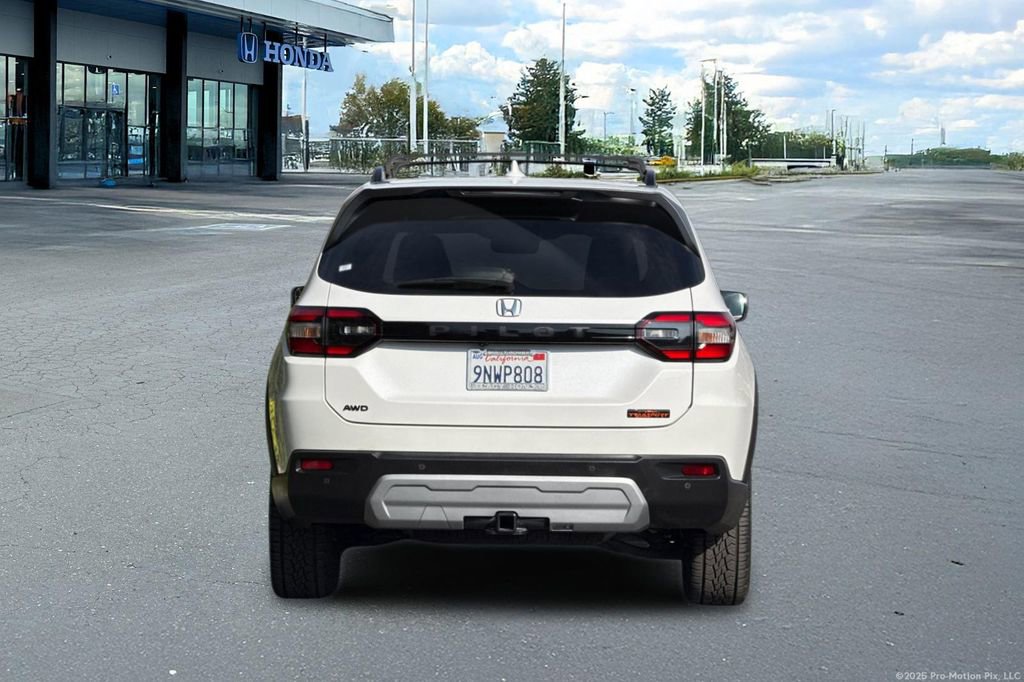 Certified 2025 Honda Pilot TrailSport image 7