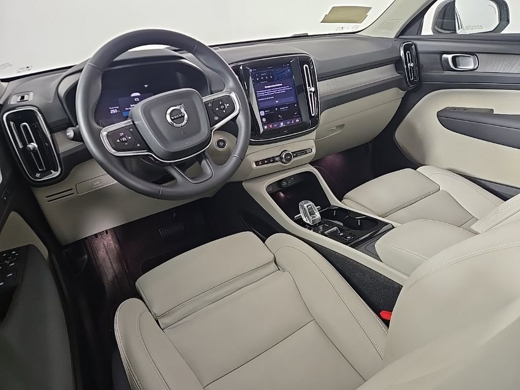 Certified 2024 Volvo XC40 B5 Plus w/ Climate Package image 14