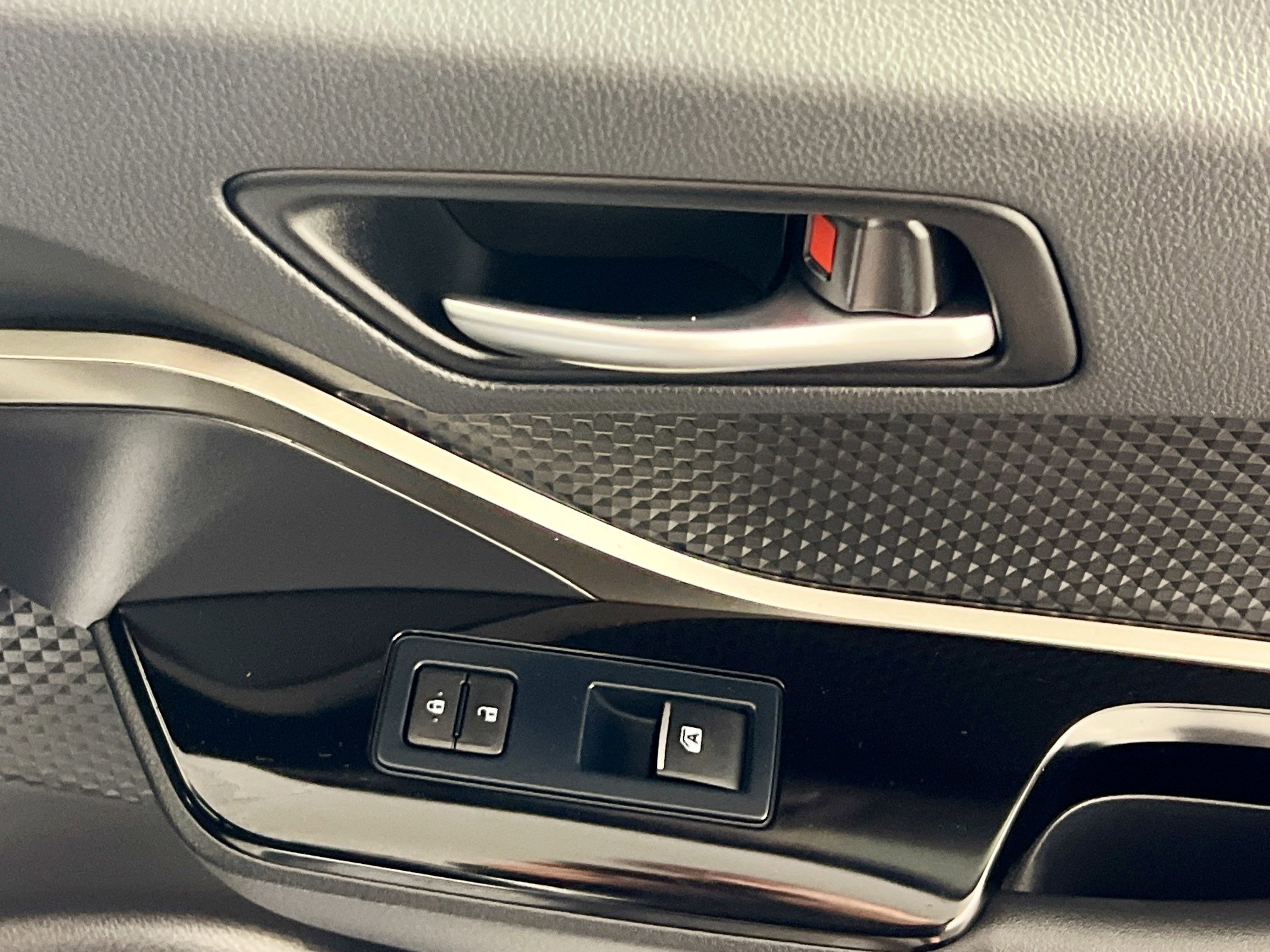 Used 2019 Toyota C-HR XLE image 31