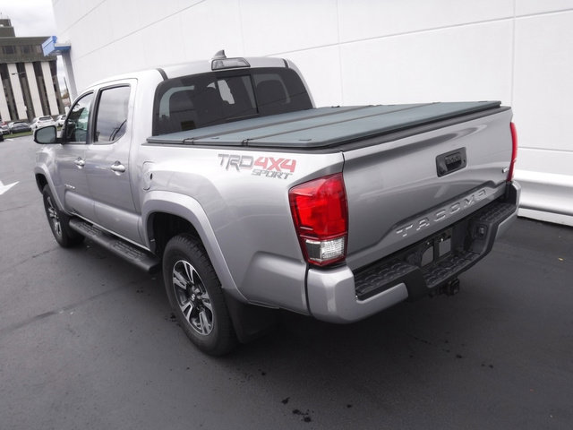 Used 2017 Toyota Tacoma TRD Sport image 12
