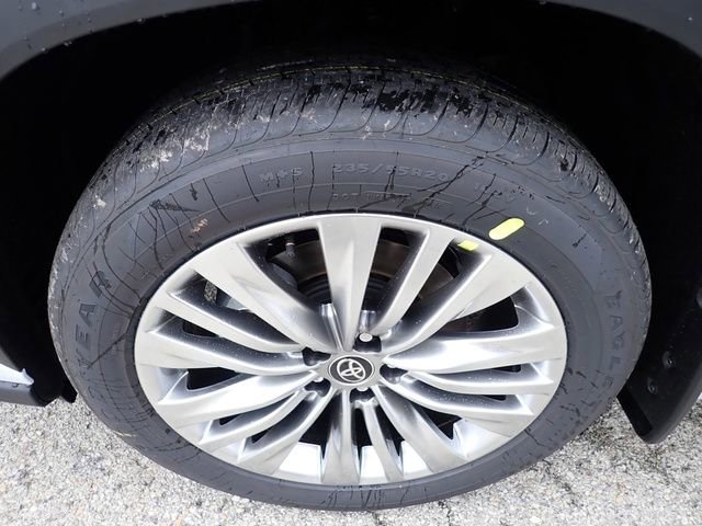 New 2026 Toyota Highlander Platinum image 10