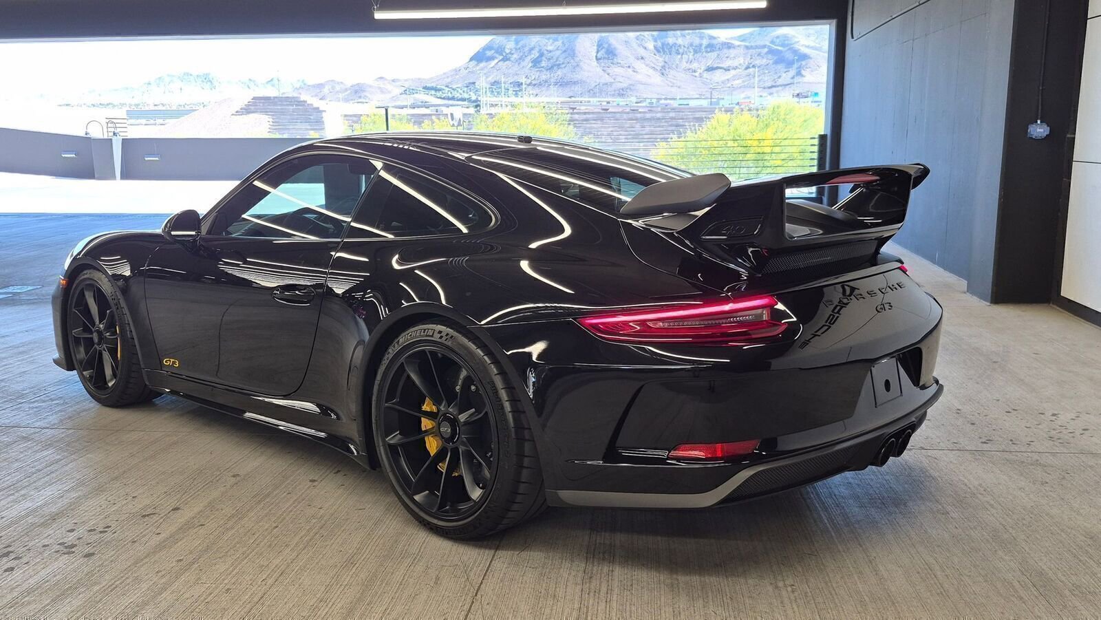 Certified 2019 Porsche 911 GT3 image 3