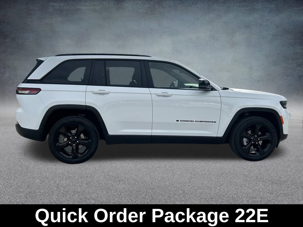 Certified 2024 Jeep Grand Cherokee Limited w/ Black Appearance Package image 6