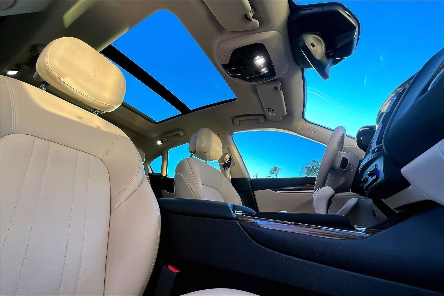 Used 2017 Maserati Levante image 21