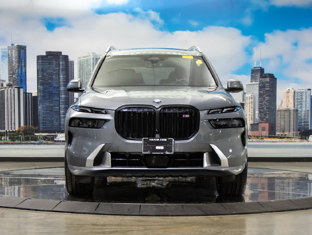 Used 2024 BMW X7 xDrive40i w/ Executive Package AWD/4WD image 3