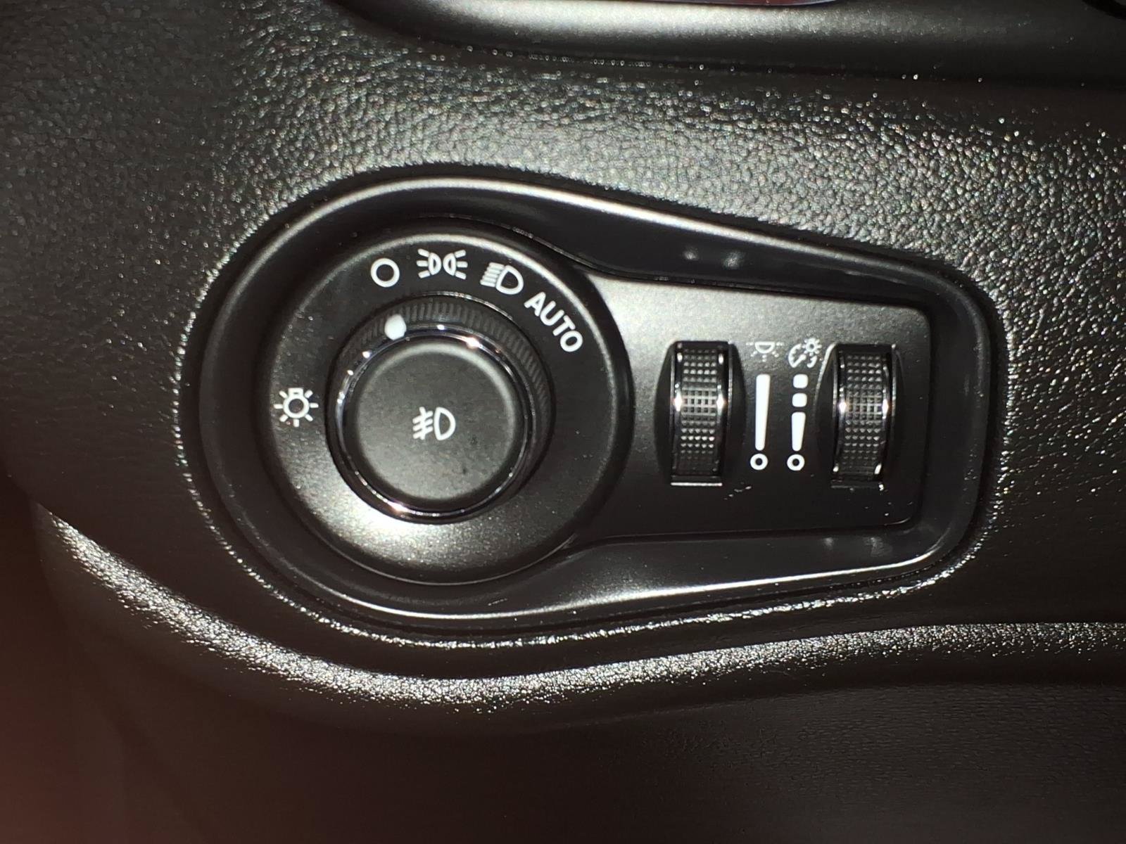 Certified 2019 Jeep Renegade Trailhawk w/ UConnect 8.4 Nav Group AWD/4WD image 16