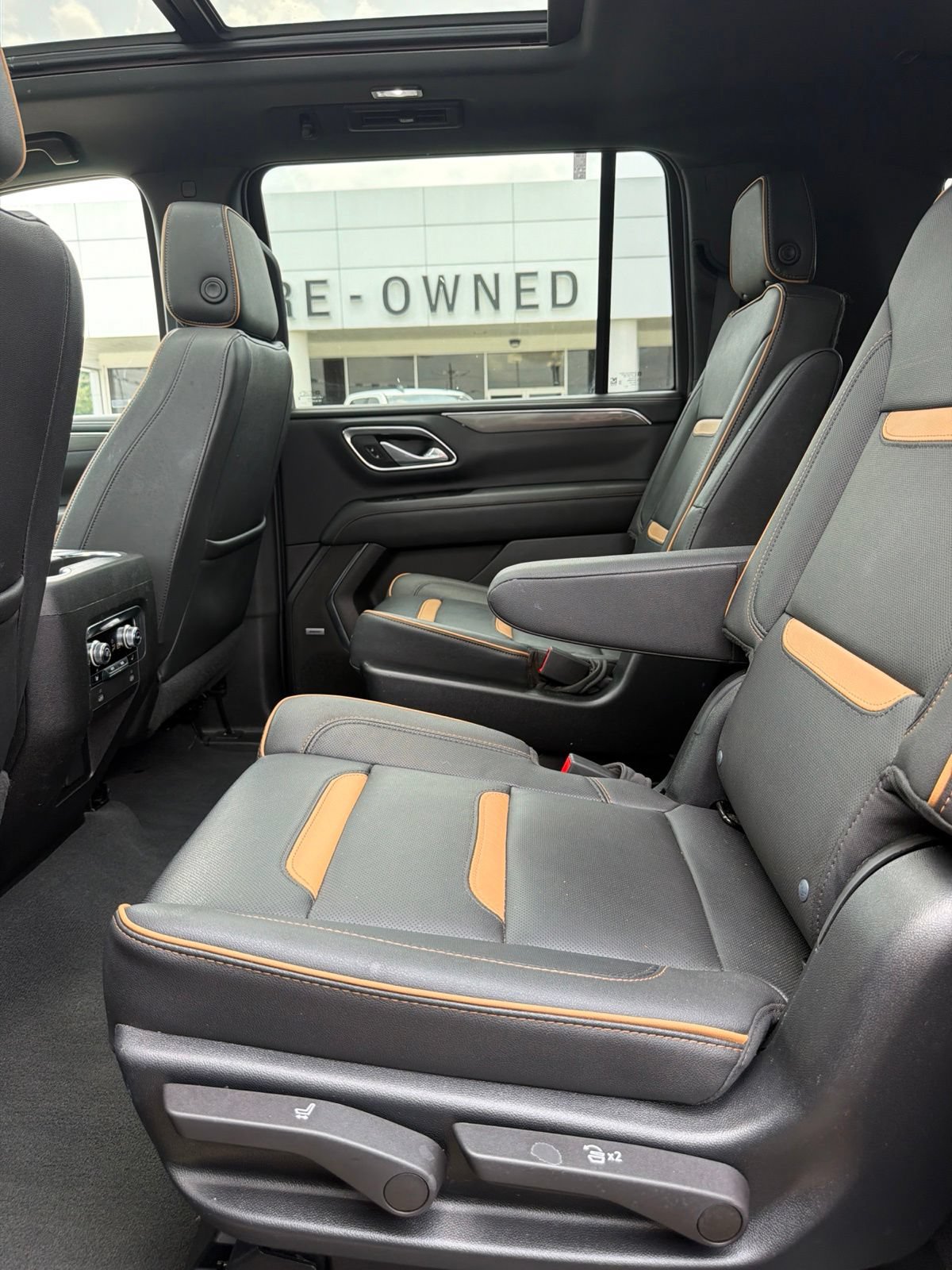Used 2023 GMC Yukon XL AT4 AWD/4WD image 9