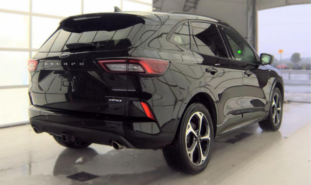 Used 2023 Ford Escape ST-Line Select w/ Tech Pack #2 AWD/4WD image 4