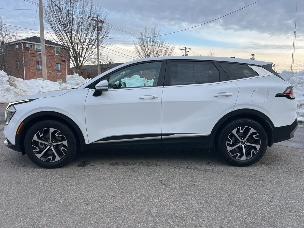 Used 2023 Kia Sportage EX image 2