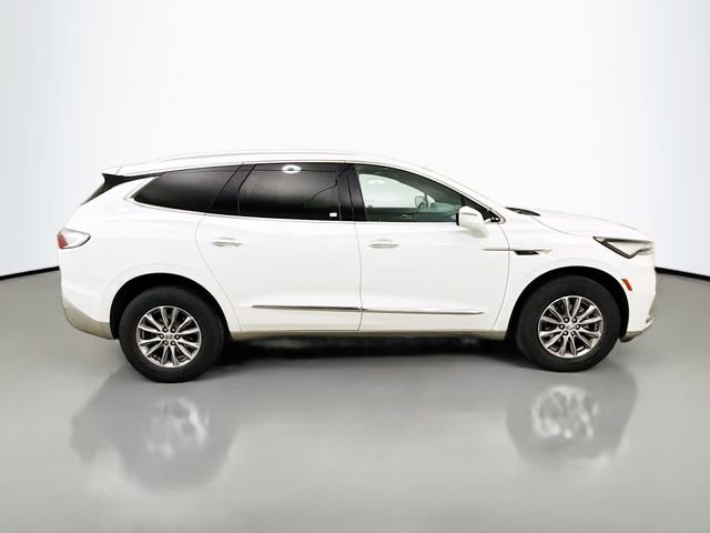 Used 2023 Buick Enclave Essence image 11