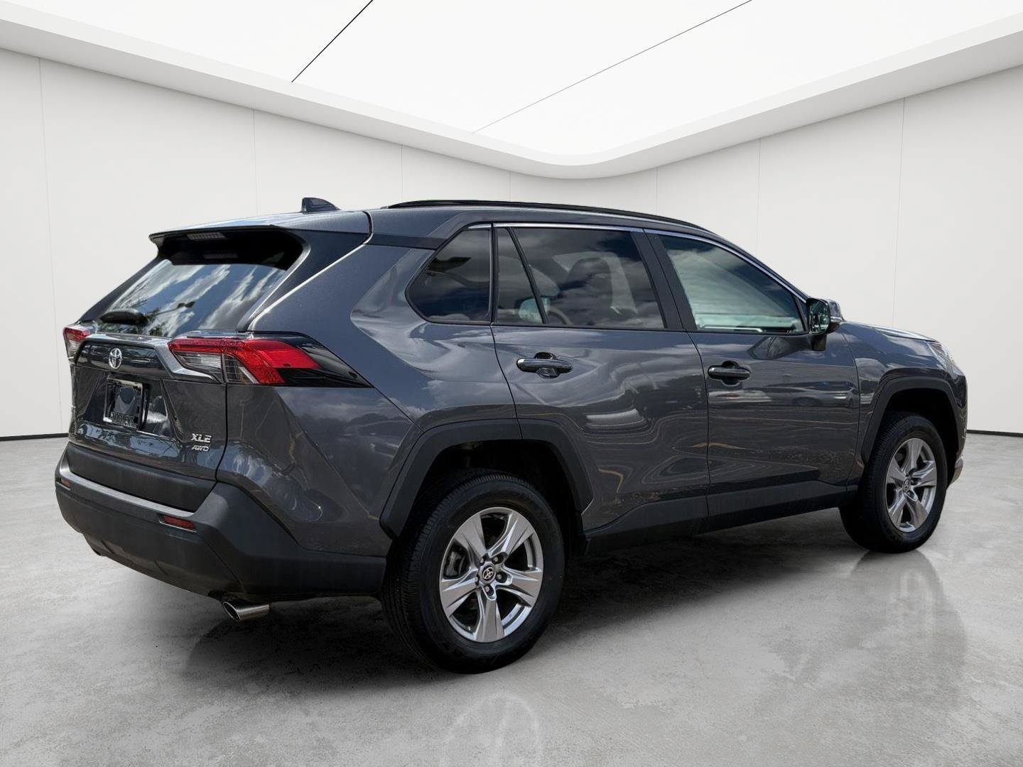 Used 2025 Toyota RAV4 XLE AWD/4WD image 8
