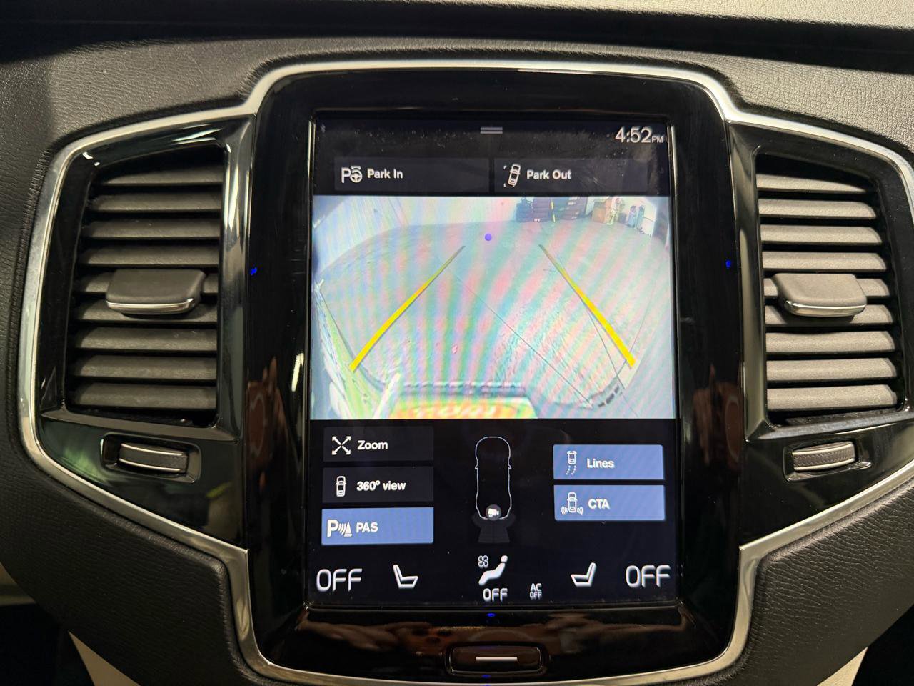 Used 2018 Volvo XC90 T6 Momentum w/ Convenience Package image 4