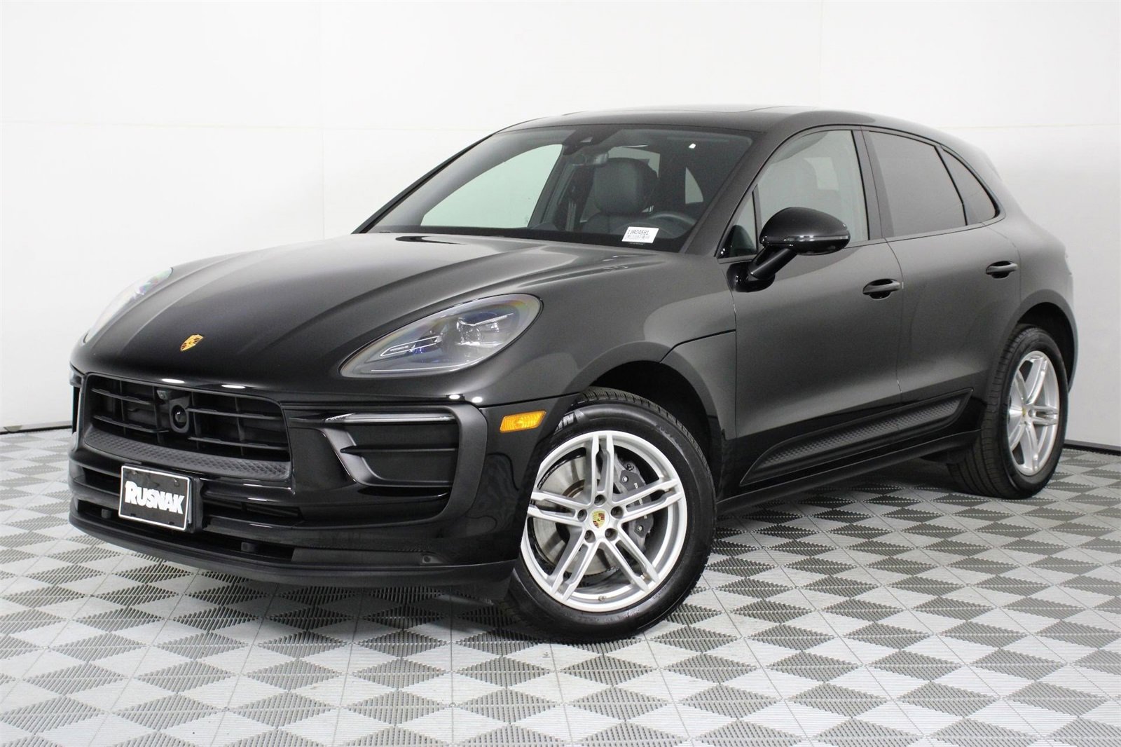 Used 2025 Porsche Macan image 35