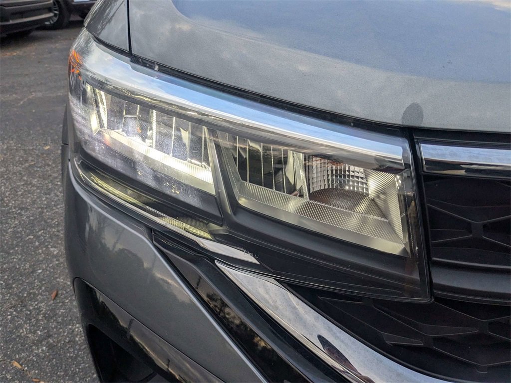 Used 2024 Volkswagen Taos SE image 10