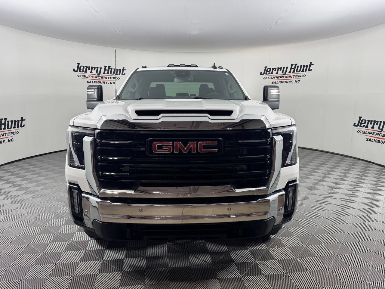 Used 2025 GMC Sierra 3500 Pro w/ 1SA Pro Safety Plus Package AWD/4WD image 4