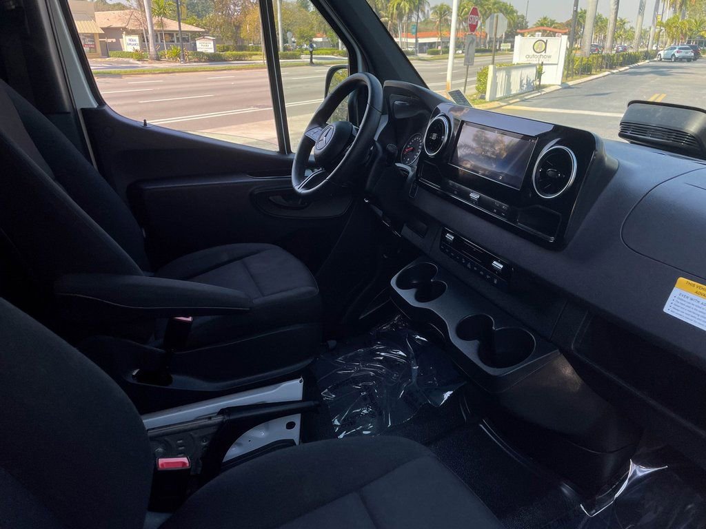 Used 2025 Mercedes-Benz Sprinter 2500 image 44