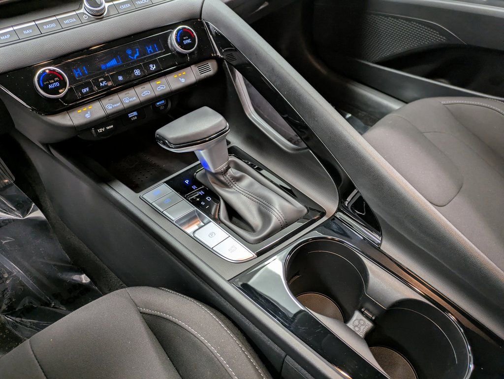 Used 2023 Hyundai Elantra SEL w/ Convenience Package image 13