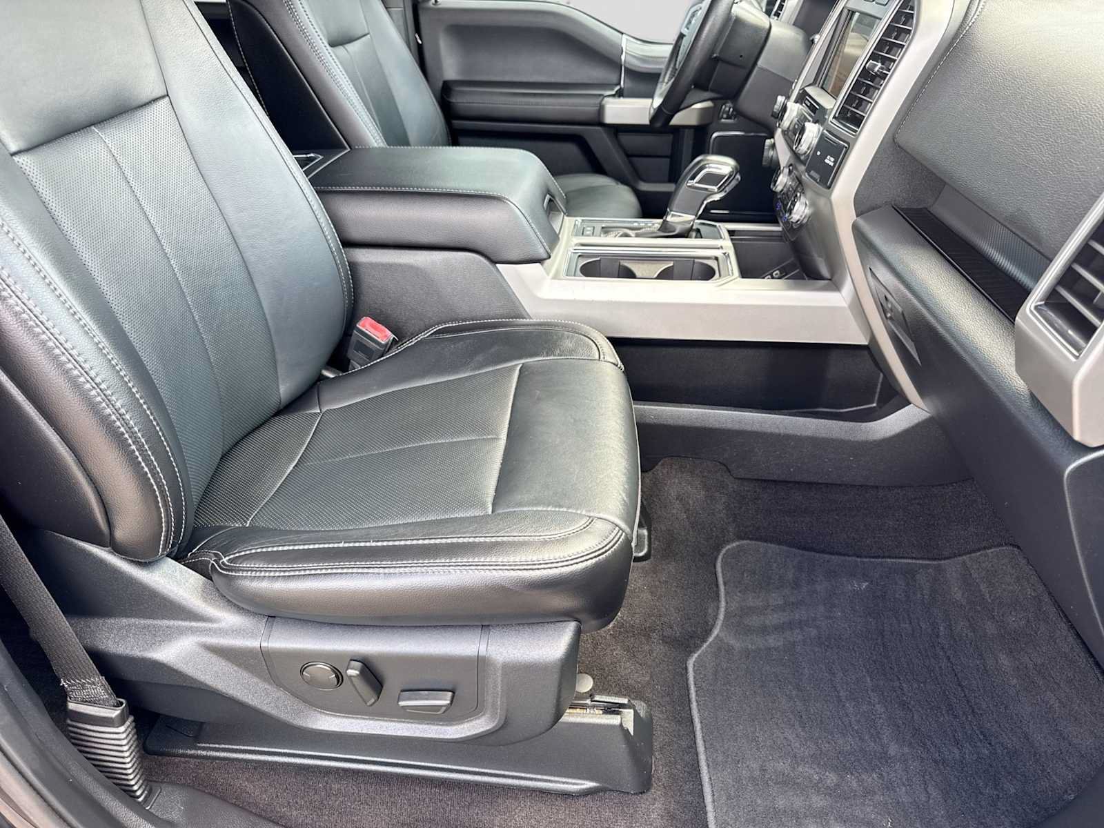 Used 2019 Ford F150 Lariat w/ Equipment Group 502A Luxury AWD/4WD image 21