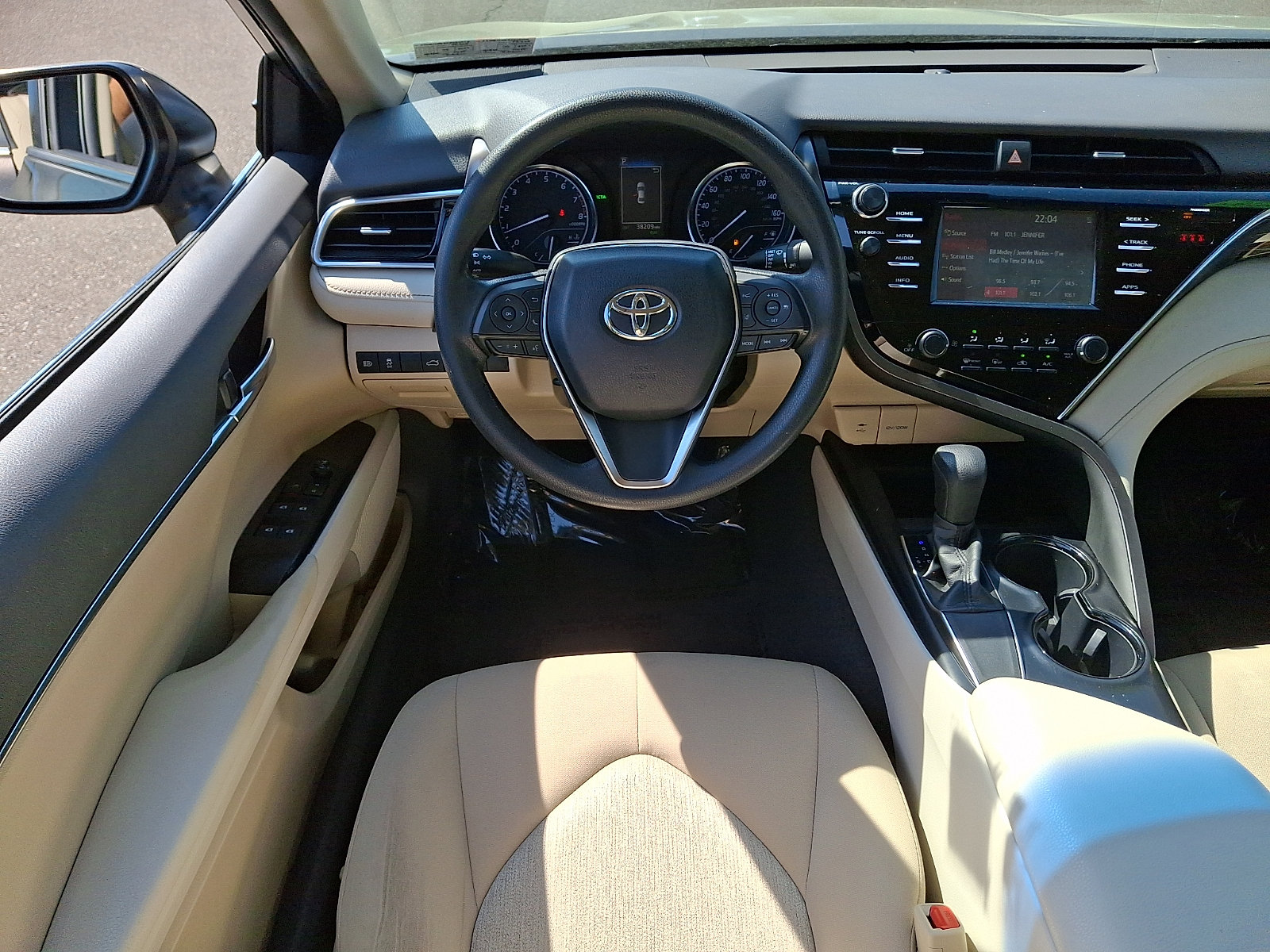 Used 2018 Toyota Camry LE w/ Convenience Package FWD image 11