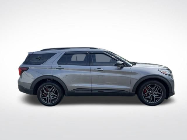 Used 2025 Ford Explorer ST AWD/4WD image 12