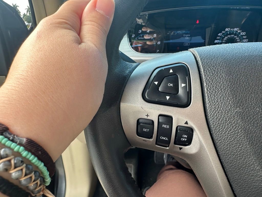 Used 2016 Ford Taurus SEL image 12