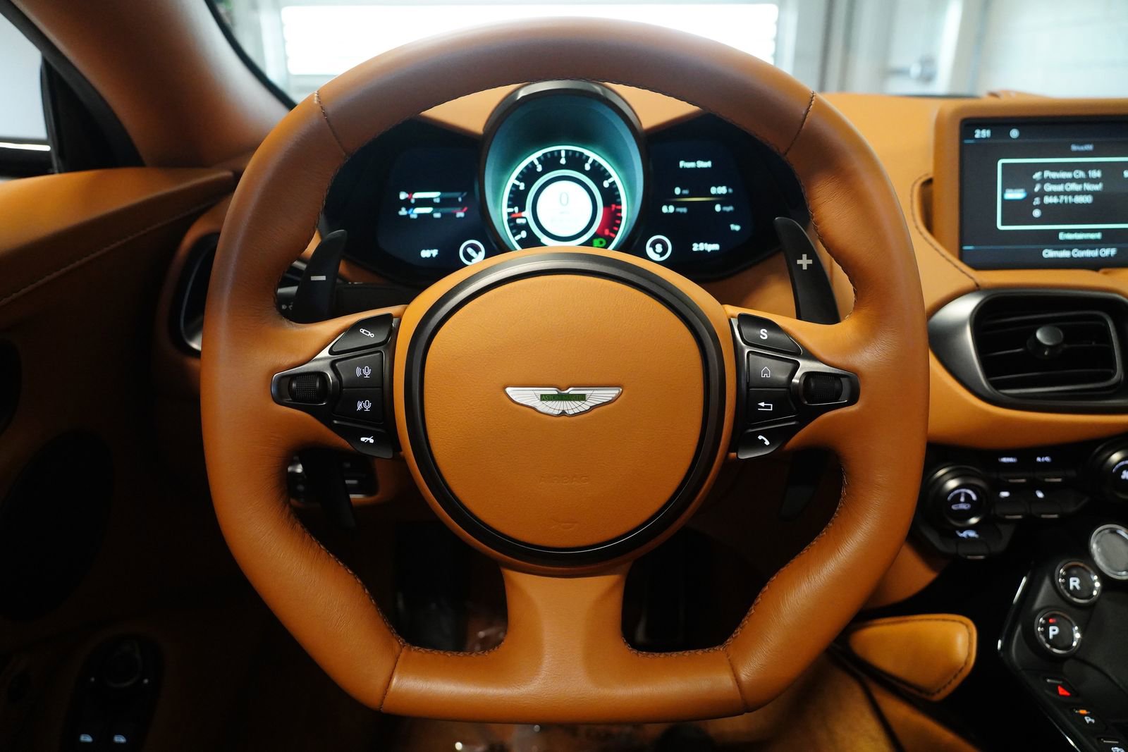 Used 2021 Aston Martin V8 Vantage Roadster RWD image 17