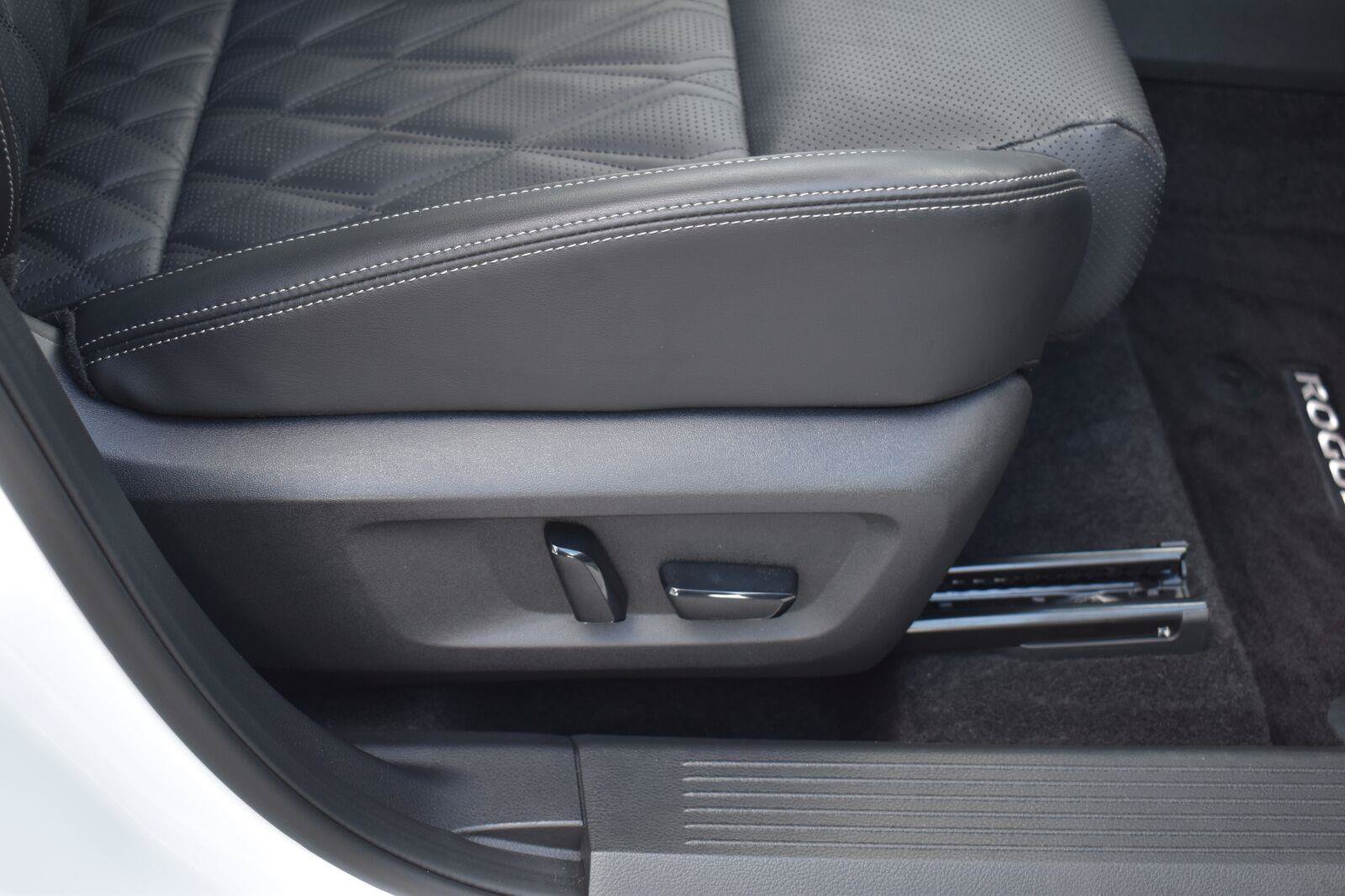 Used 2025 Nissan Rogue Platinum w/ Platinum Premium Package FWD image 70