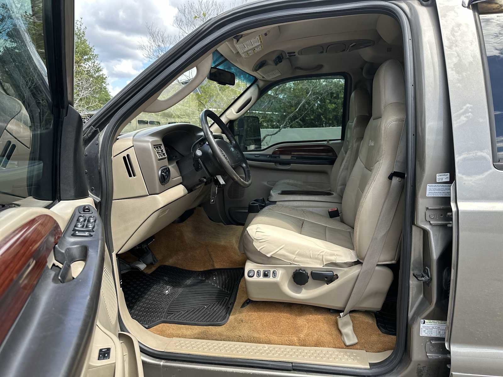 Used 2005 Ford Excursion Limited AWD/4WD image 2