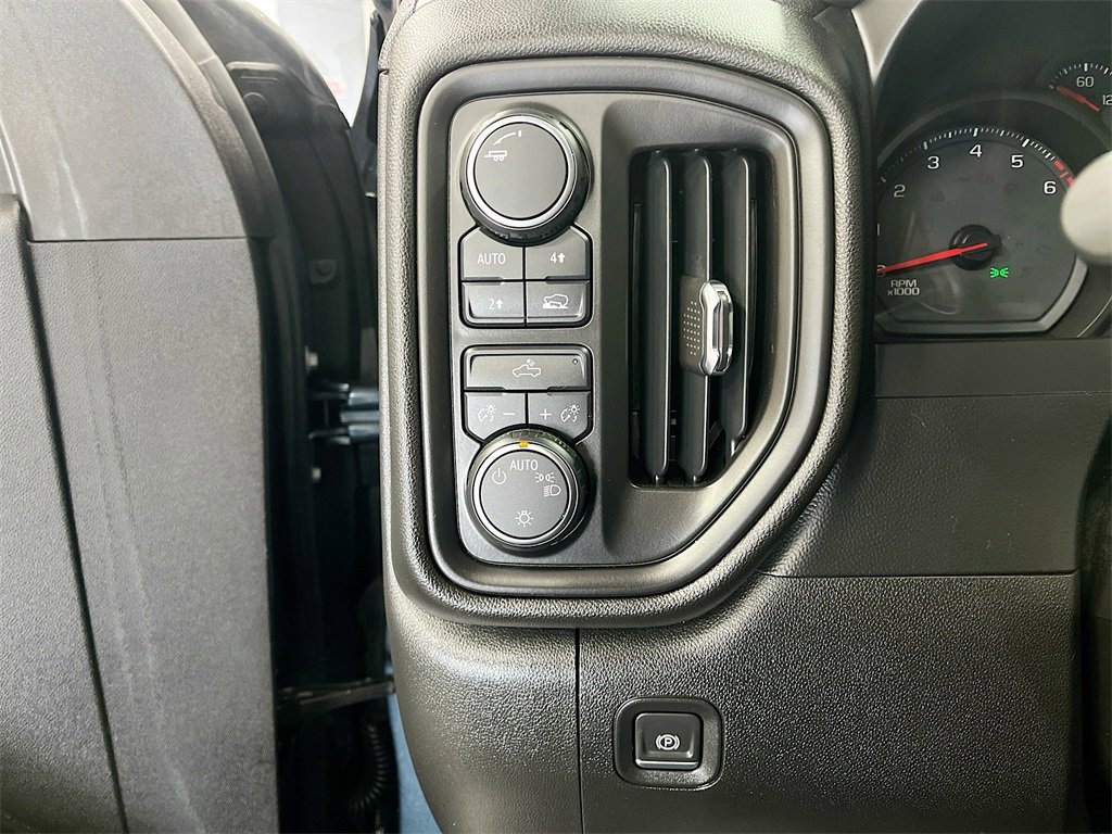 Used 2019 Chevrolet Silverado 1500 Custom w/ Custom Value Package image 10