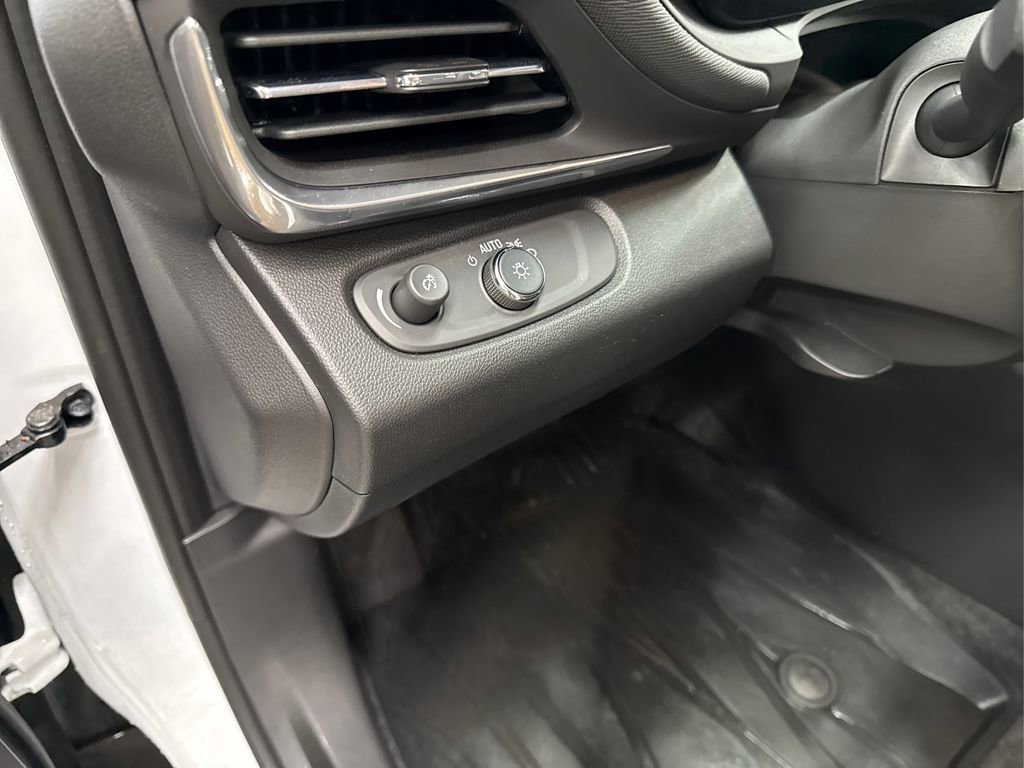 Used 2024 Buick Envista Preferred image 34