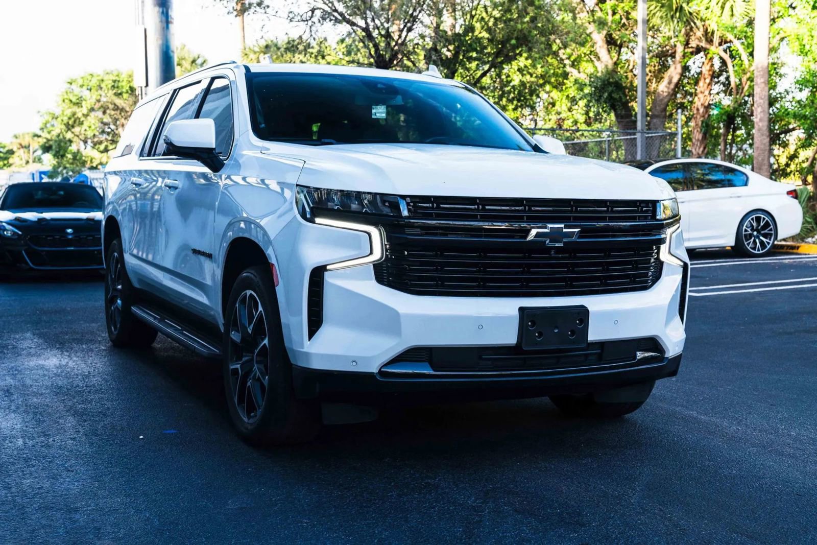 Used 2024 Chevrolet Suburban RST w/ Sport Performance Package RWD image 2