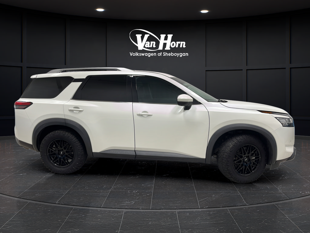 Used 2023 Nissan Pathfinder SL AWD/4WD image 8