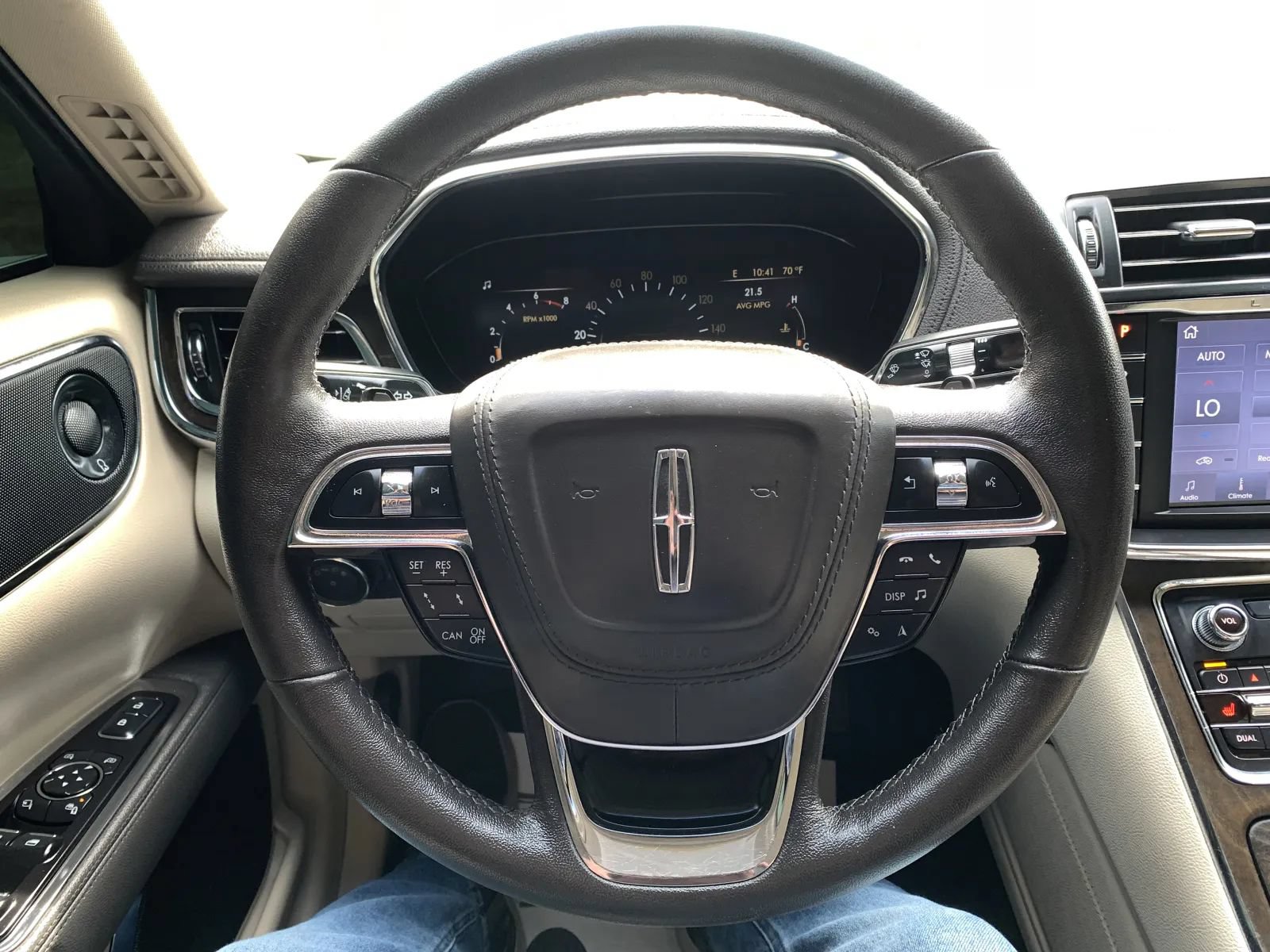 Used 2020 Lincoln Continental w/ Premium Package FWD image 13