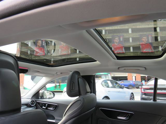 Used 2025 Mercedes-Benz C 300 4MATIC Sedan image 21