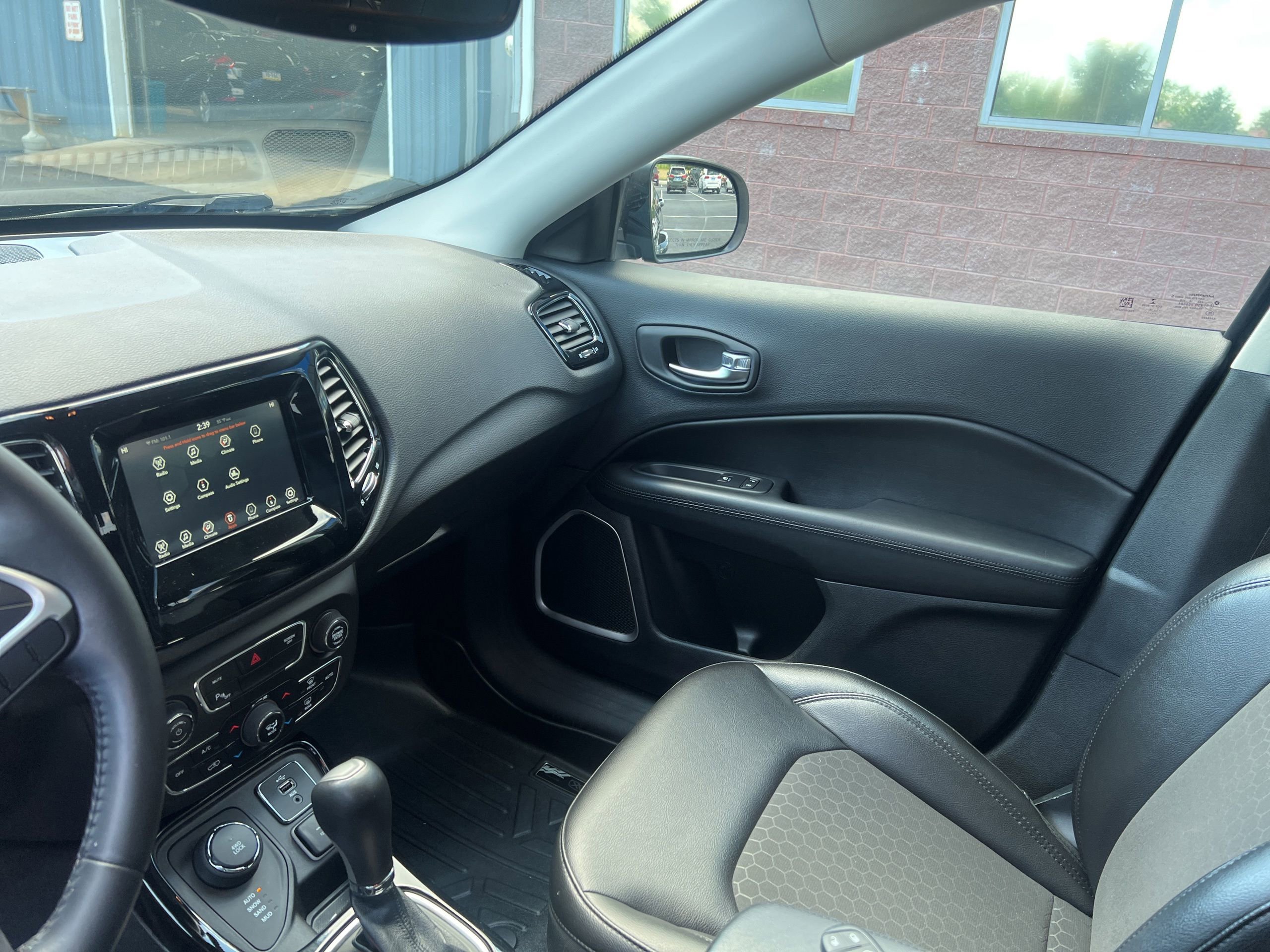 Used 2018 Jeep Compass Latitude w/ Popular Equipment Group AWD/4WD image 8