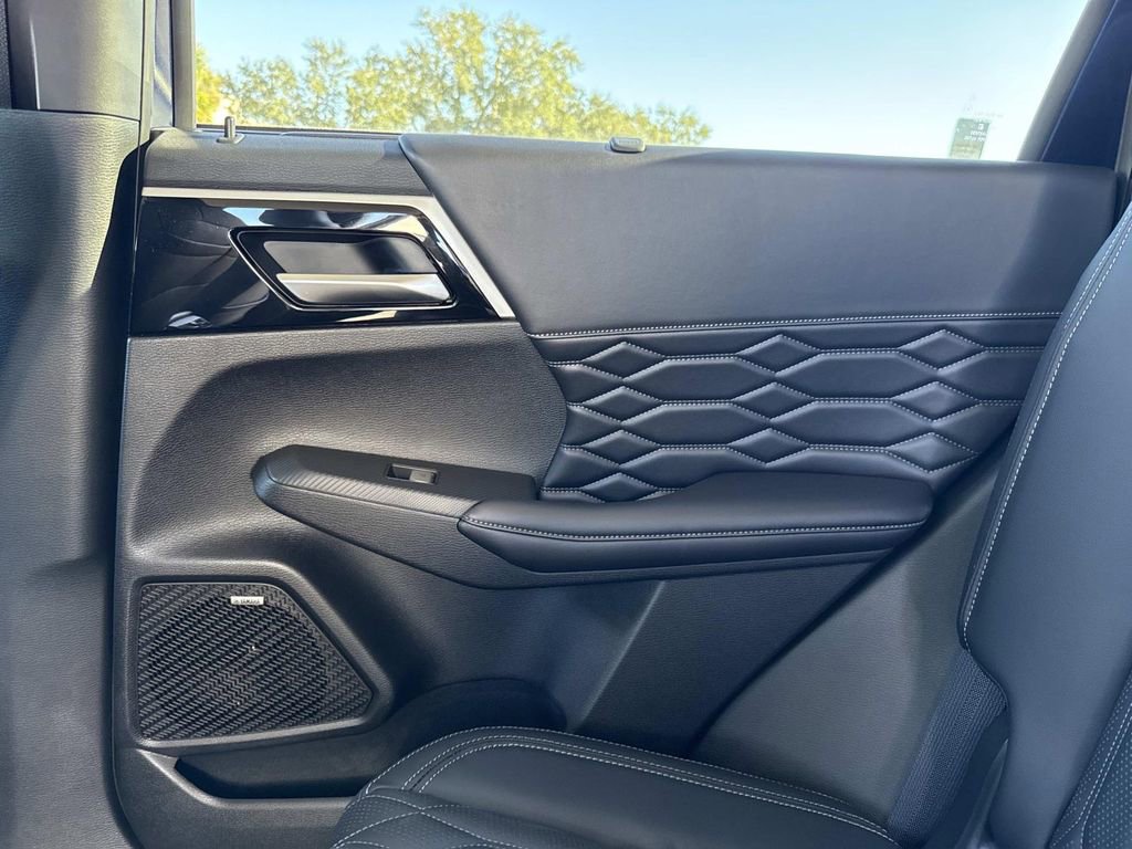 New 2025 Mitsubishi Outlander SEL image 15