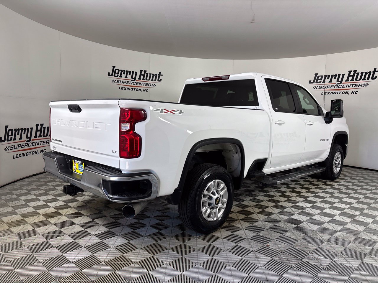 Used 2025 Chevrolet Silverado 2500 LT w/ Convenience Package AWD/4WD image 4