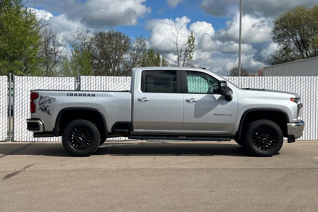 Used 2022 Chevrolet Silverado 2500 LT w/ Convenience Package image 3