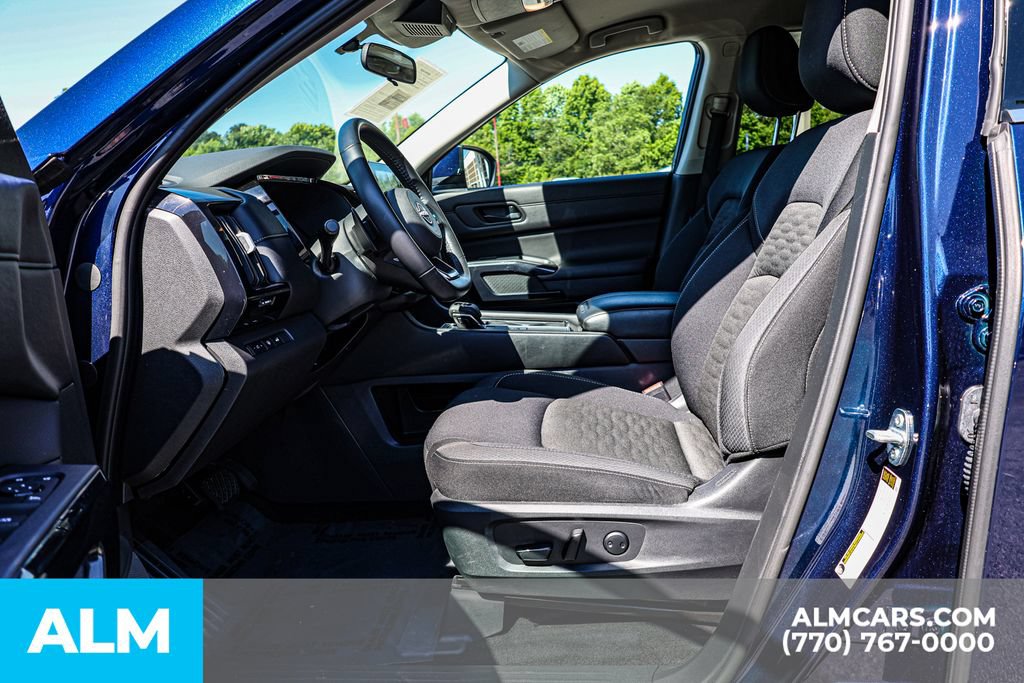 Used 2025 Nissan Pathfinder SV FWD image 18