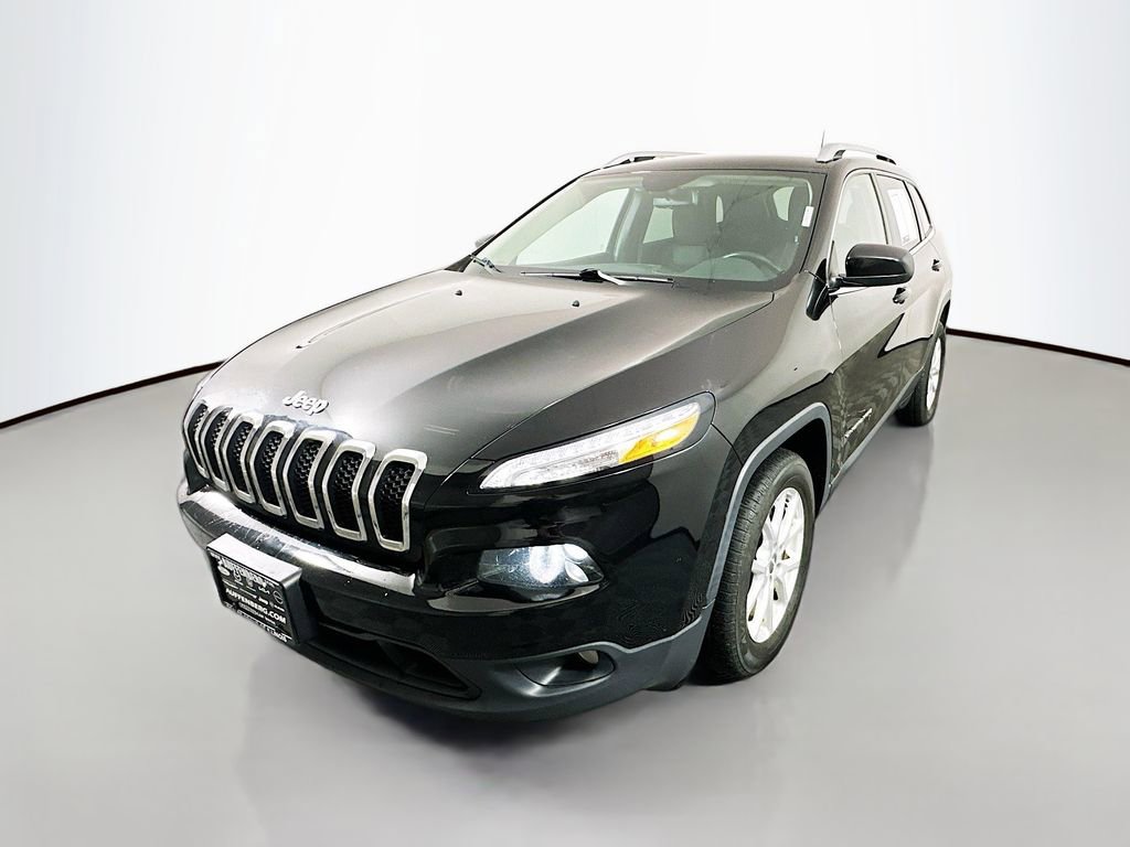 Used 2017 Jeep Cherokee Latitude w/ Cold Weather Group image 3