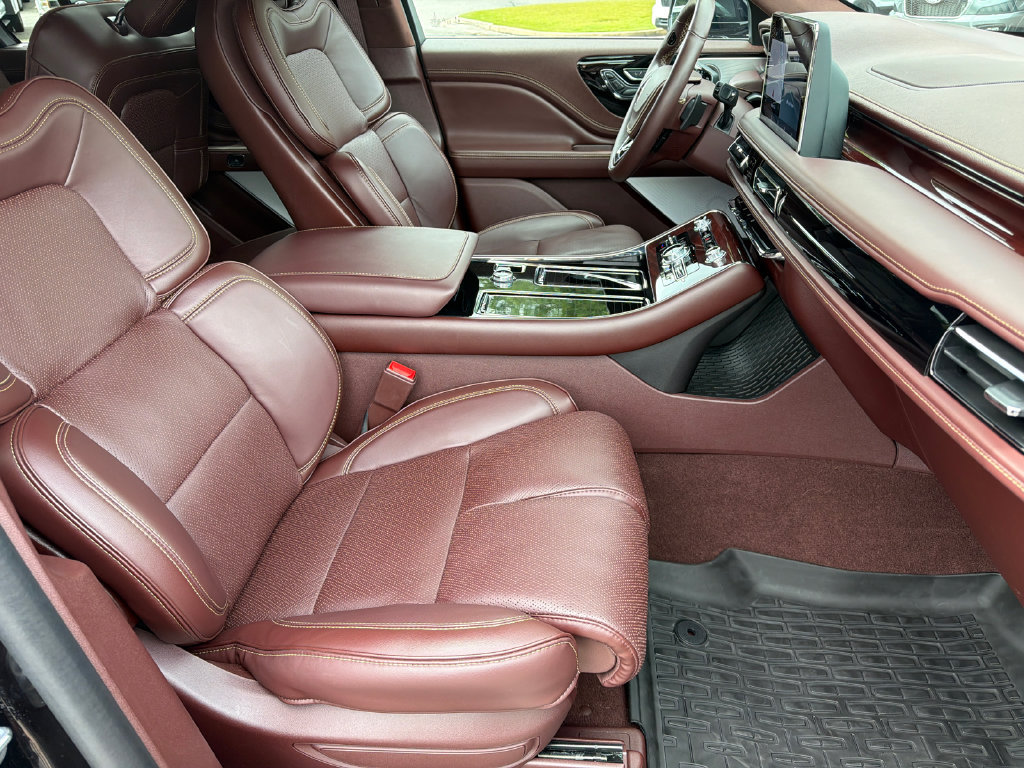 Used 2024 Lincoln Aviator Black Label AWD/4WD image 13