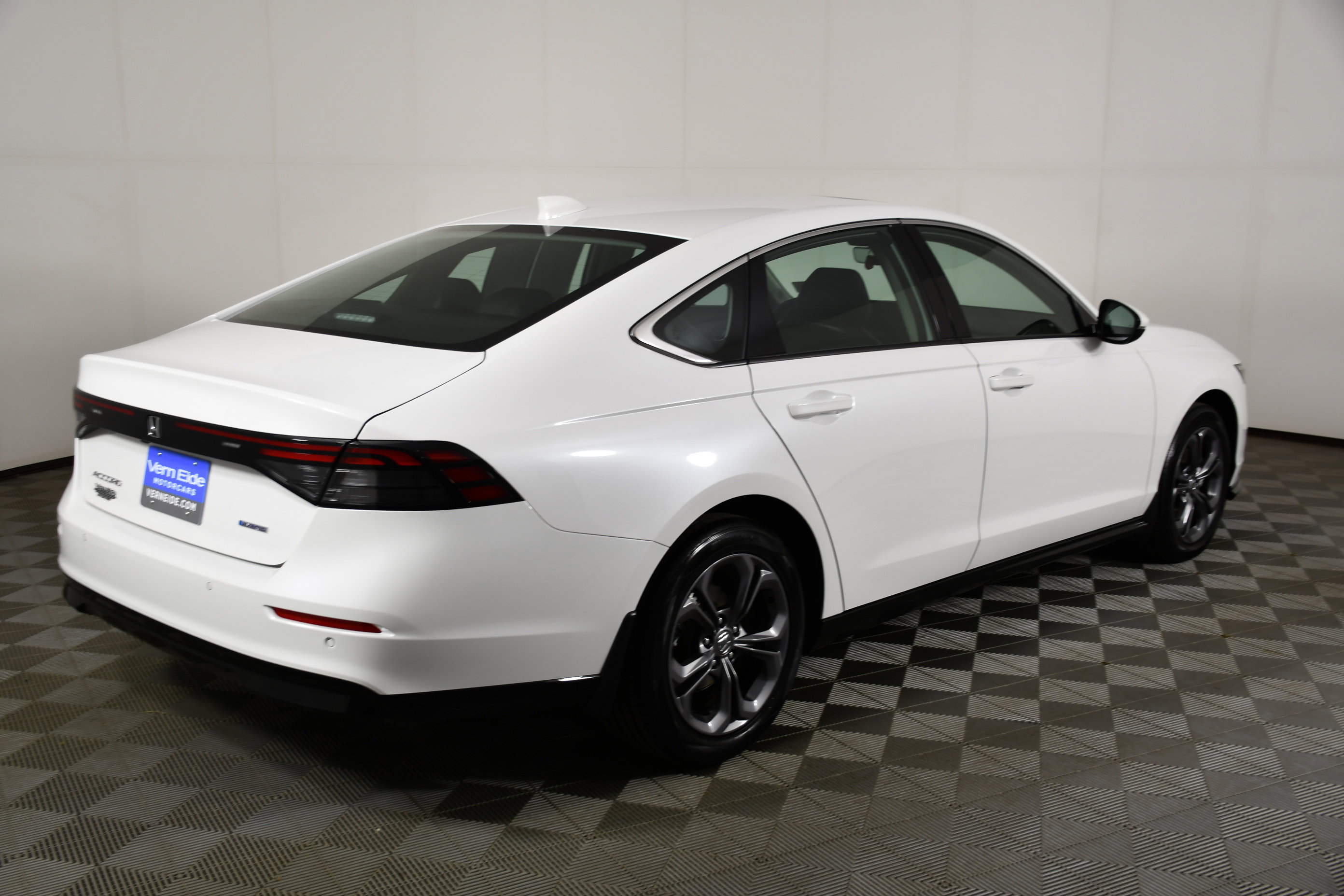 Certified 2025 Honda Accord EX-L image 6